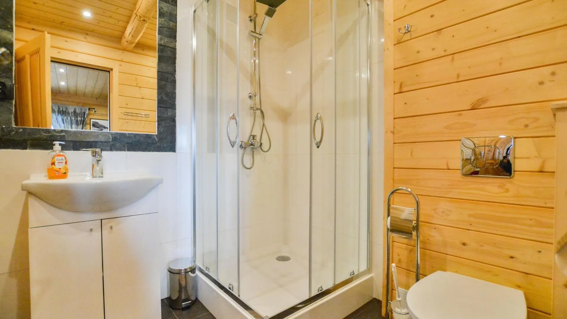 Domek alpejski Domki Na Brzyzku Z Jacuzzi I Widokiem Polska